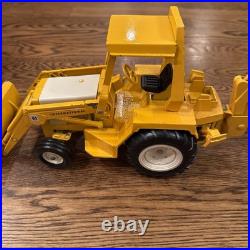 Ertl Diecast International Harvester Backhoe Loader Tractor, #472, 116 Scale