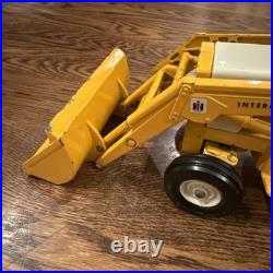 Ertl Diecast International Harvester Backhoe Loader Tractor, #472, 116 Scale