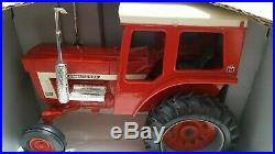 Ertl International 1568 V8 Farmall1/16 diecast farm tractor replica collectible