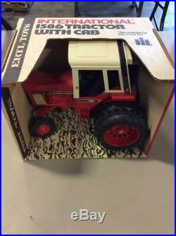 Ertl International 1586 1/16 diecast farm tractor replica collectible / toy