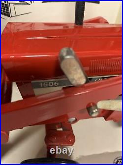 Ertl International 1586 Tractor With End-loader Bucket 1989 Rare W Chains
