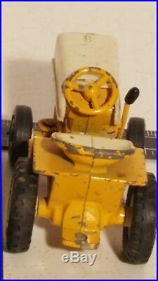 Ertl International Cub Cadet 122 1/16 diecast metal lawn garden tractor replica