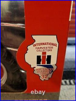 Ertl International Harvester 1066 1/16 Diecast Farm Tractor Replica Collectible
