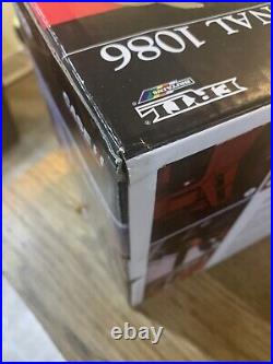 Ertl International Harvester 1086 Precision Key Series #6. 1/16 Scale. CHASER