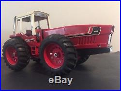 Ertl International Harvester 3588 2+2 Diecast Farm Tractor 1/16 Red White