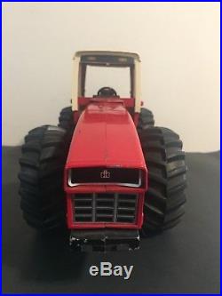 Ertl International Harvester 3588 2+2 Diecast Farm Tractor 1/16 Red White