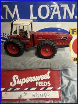 Ertl International Harvester 3588 2+2 Toy Tractor, 1/16 Scale