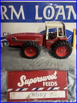 Ertl International Harvester 3588 2+2 Toy Tractor, 1/16 Scale