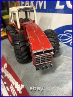 Ertl International Harvester 3588 2+2 Toy Tractor, 1/16 Scale