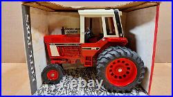 Ertl International Harvester IH 1586 Diecast Tractor with Duals 1/16 in Box #463