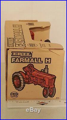 Ertl McCormack Farmall H 1/16 diecast metal farm tractor replica collectible