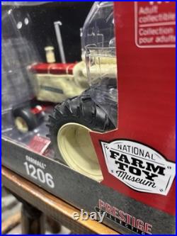 FARMALL INTERNATIONAL 1206 PRESTIGE TRACTOR With Heat Houser 1/16 Wide Front MIB