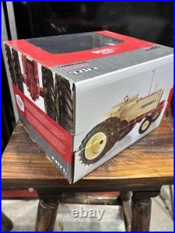 FARMALL INTERNATIONAL 1206 PRESTIGE TRACTOR With Heat Houser 1/16 Wide Front MIB