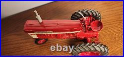 FARMALL INTERNATIONAL 460 TRACTOR 1/16th NF IH Fast Hitch