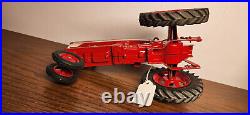 FARMALL INTERNATIONAL 460 TRACTOR 1/16th NF IH Fast Hitch