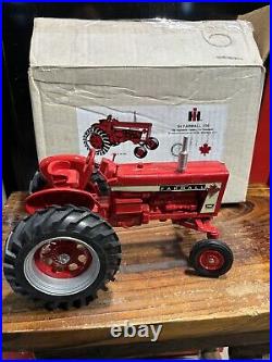 FARMALL INTERNATIONAL 706 TRACTOR 1/16th Ontario Toy Show MIB 1992 IH