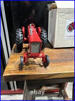 FARMALL INTERNATIONAL 706 TRACTOR 1/16th Ontario Toy Show MIB 1992 IH