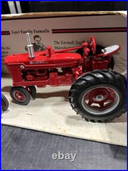 FARMALL Super M Super H TRACTORS 1/16 MIB IH Special Edition Farm Progress Show FARMALL Super M Super H TRACTORS 1/16 MIB IH Special Edition Farm Progress Show