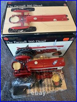 Farmall 560 International Harvester Narrow Front End Tractor Diecast 1/16, MINT