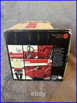 Farmall 560 International Harvester Narrow Front End Tractor Diecast 1/16, MINT