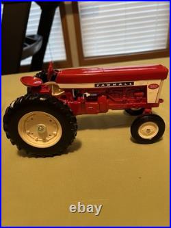 Farmall 560 WFE TOY FARMER 1978 ERTL 1/16 TRUE LIMITED EDITION RARE 1 of 500