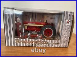 Farmall International Harvester Restoration Tractor Farmall 460 With Accsessories