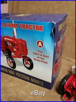Frankin Mint IH Farmall A Tractor 1/12 Scale IH367
