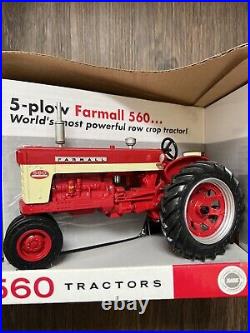 IH 460 & 560 Combo Set International Harvester Ertl Farmall 1/16 Tractors 2004