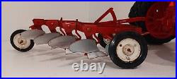 IH Farmall 706 Narrow Front WithTru Scale 4 Bottom Plow 1/16 Scale Excellent Cond