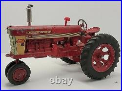 IH Farmall Model 560 Toy Tractor Fast Hitch 1/16 Scale