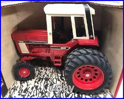 IH International 1586 Tractor with Cab & Duals New in Box ERTL 1/16 Hard to Find