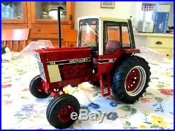 IH International Harvester 886 tractor 1/16 diecast tractor - Mint
