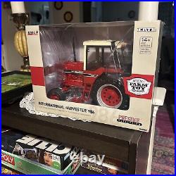 IH International Harvester 986 Cab Tractor, Farm Toy Museum, 1/16 ERTL