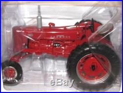 IH International Harvester Farmall 300 Gas Tractor Wide Front 1/16 Spec Cast Toy
