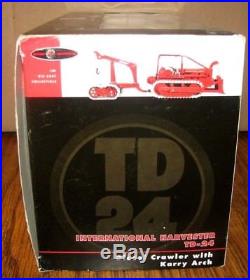 IH International Harvester TD24 Crawler Tractor Karry Arch SpecCast 150 Toy NEW