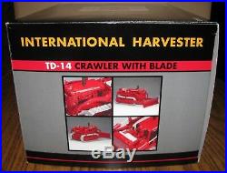 IH International TD14 Crawler Tractor Dozer Blade SpecCast 116 Toy Metal Track