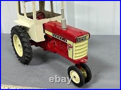 IH McCormick Farmall 560 Tractor with Cab Muffler rare variation 116 ERTL Vintage