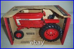 INTERNATIONAL 966 TRACTOR in BOX ERTL Vintage Farm Toy FARMALL