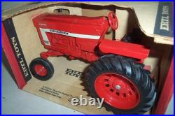 INTERNATIONAL 966 TRACTOR in BOX ERTL Vintage Farm Toy FARMALL