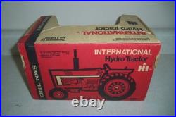 INTERNATIONAL 966 TRACTOR in BOX ERTL Vintage Farm Toy FARMALL