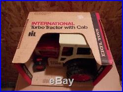 International 1466 VINTAGE IH tractor Duals 1/16 scale Ertl Co NIB NW in Box 43
