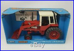 International 1586 Tractor with Loader ERTL Diecast Farm Country 1991 Made in USA
