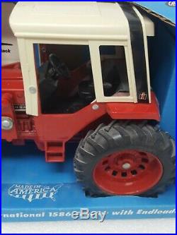 International 1586 Tractor with Loader ERTL Diecast Farm Country 1991 Made in USA