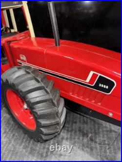 International 3588 TRACTOR 1/16th IH 2+2 Cab Articulating Nice