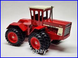 International 4366 Tractor 4wd Tractor Ertl / Scale Models 1/16 Scale