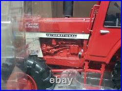 International Farmall 1466 Tractor With Cab By Ertl 1/16 Scale 40th Anniversary