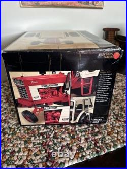 International Harvester 1466 Tractor 1/16 Scale with Duals Precision Series