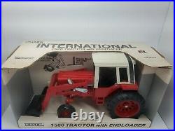 International Harvester 1586 Farm Tractor With Loader & Cab Model 1/16