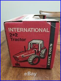 International Harvester 3588 2+2 Tractor ERTL. First edition. Mint toy