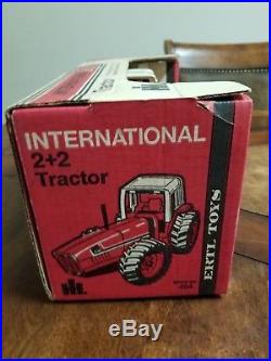 International Harvester 3588 2+2 Tractor ERTL. First edition. Mint toy